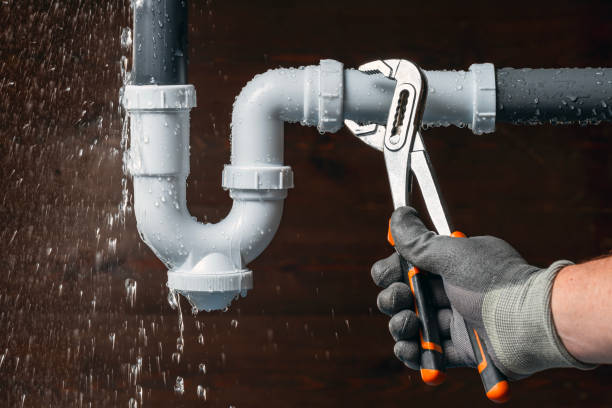 Professional Gas Line Repair technician working in Fort Lee, NJ